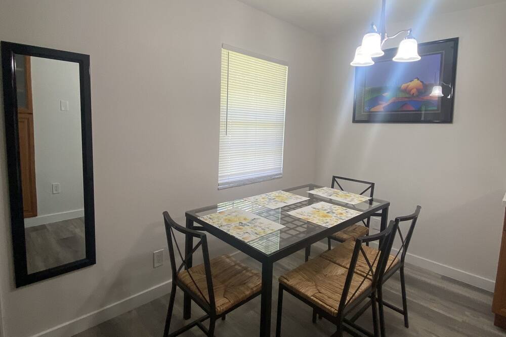 Photo of Kitchen in Central Oakland Park
