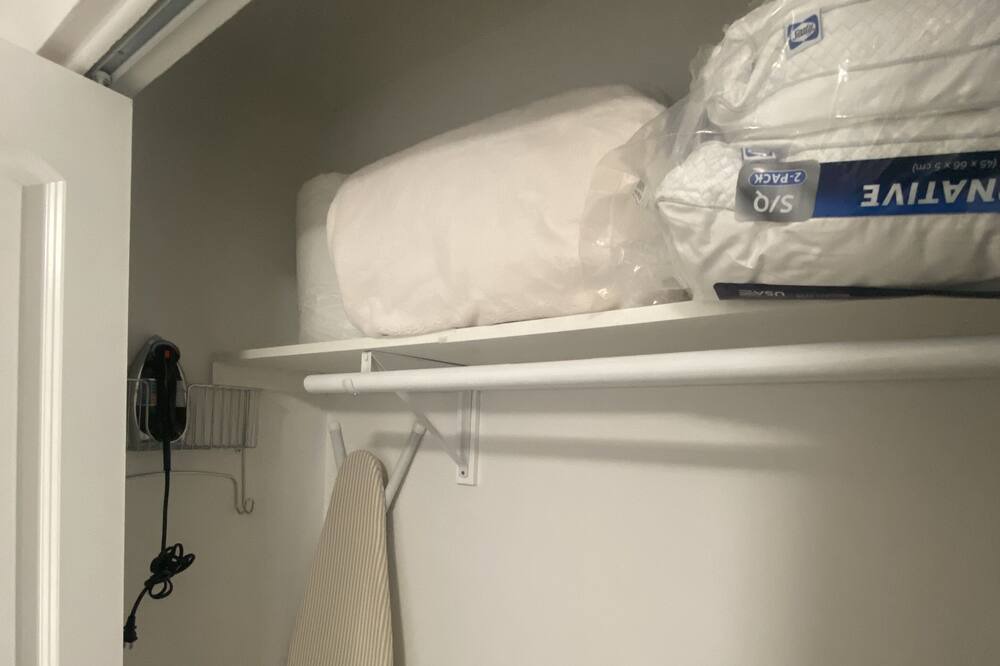 Photo of Bedroom in Central Oakland Park