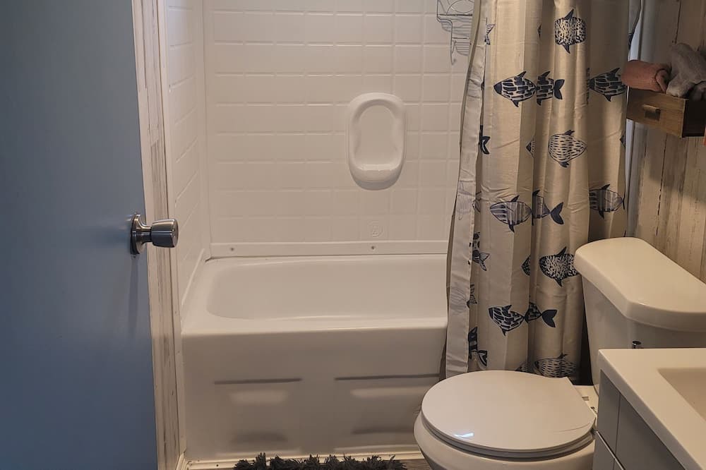 Photo of Bathroom in Mannford