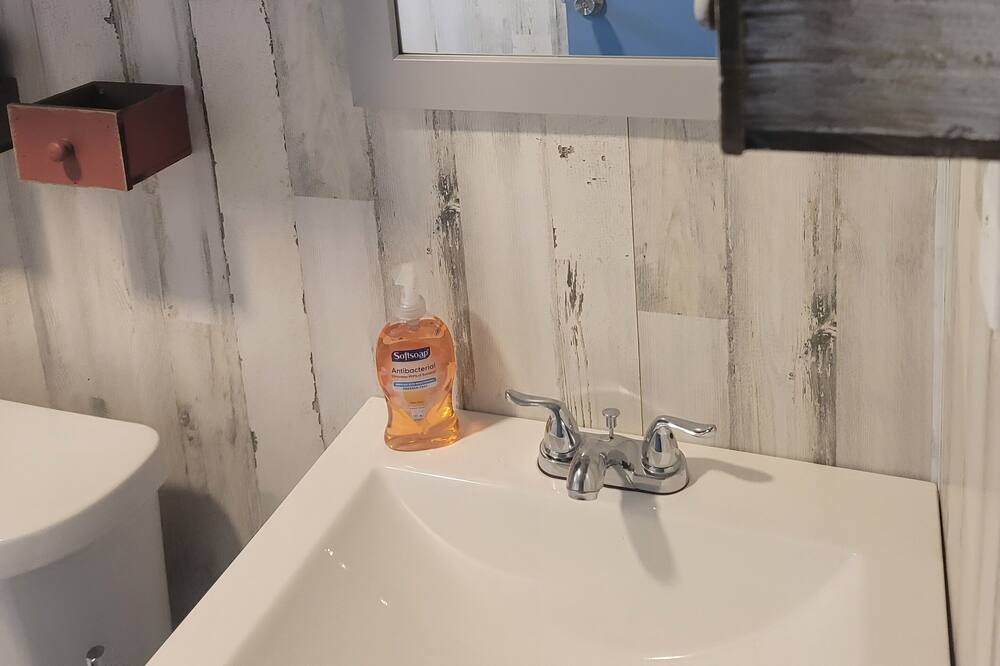 Photo of Bathroom in Mannford