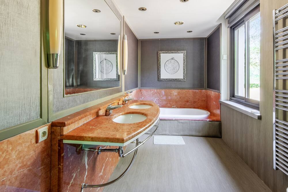 Photo of Bathroom in Varaville
