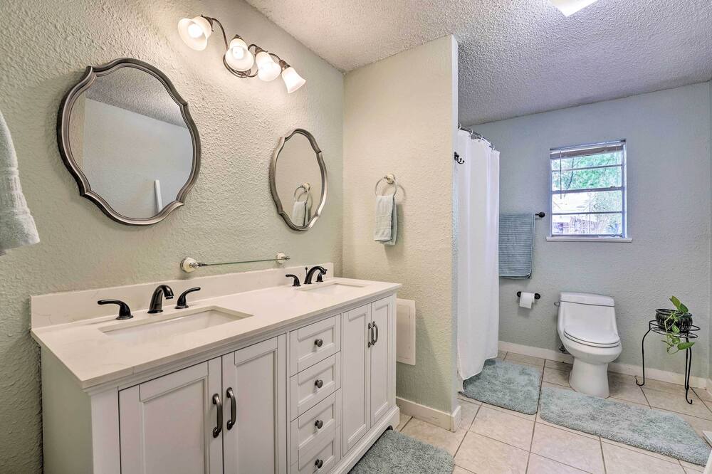 Photo of Bathroom in Brownwood