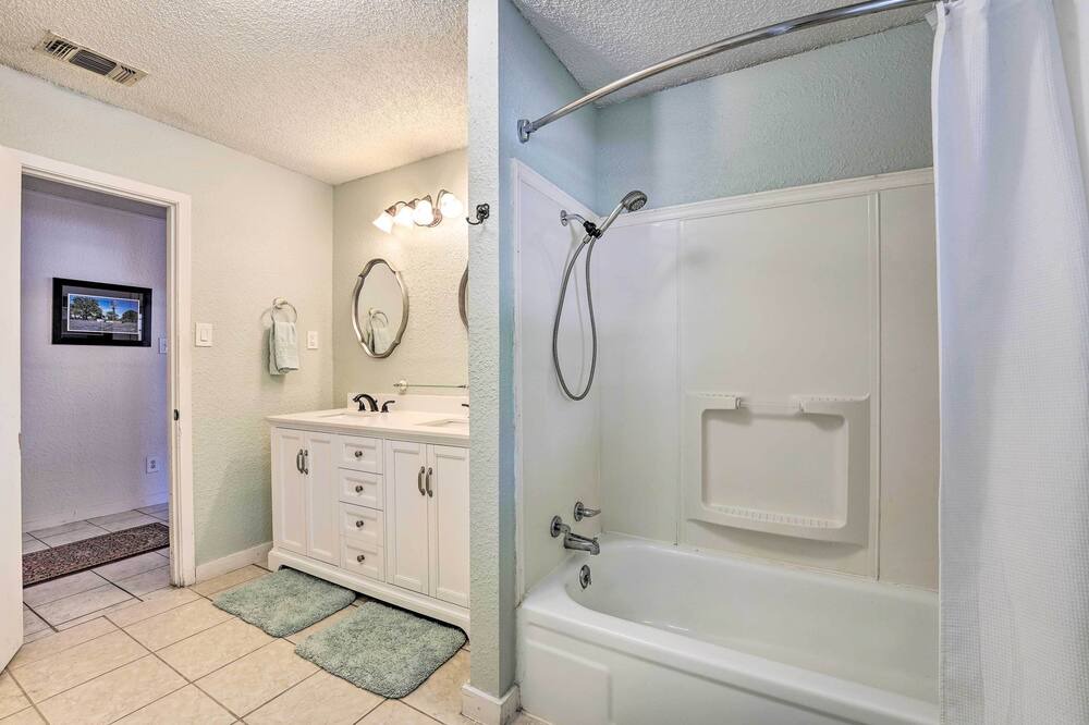 Photo of Bathroom in Brownwood