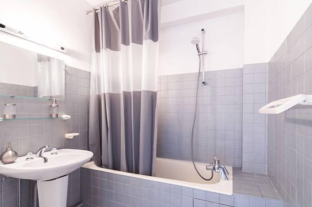 Photo of Bathroom in Varaville