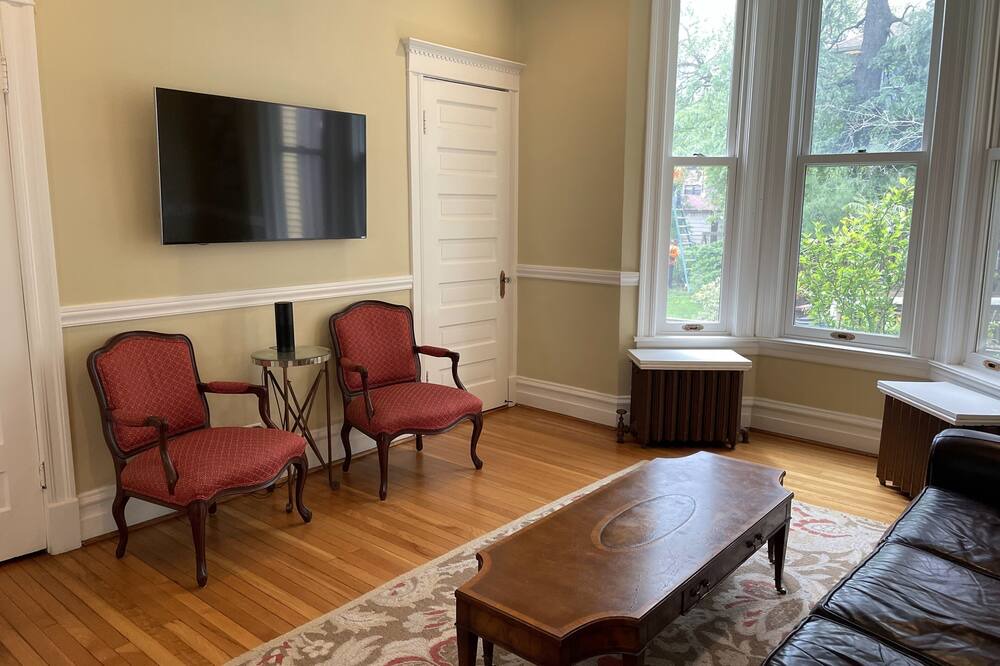 Photo of Livingroom in Oak Park