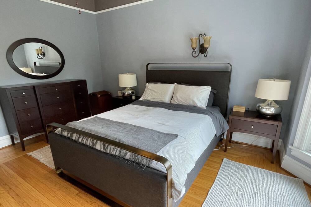 Photo of Bedroom in Oak Park
