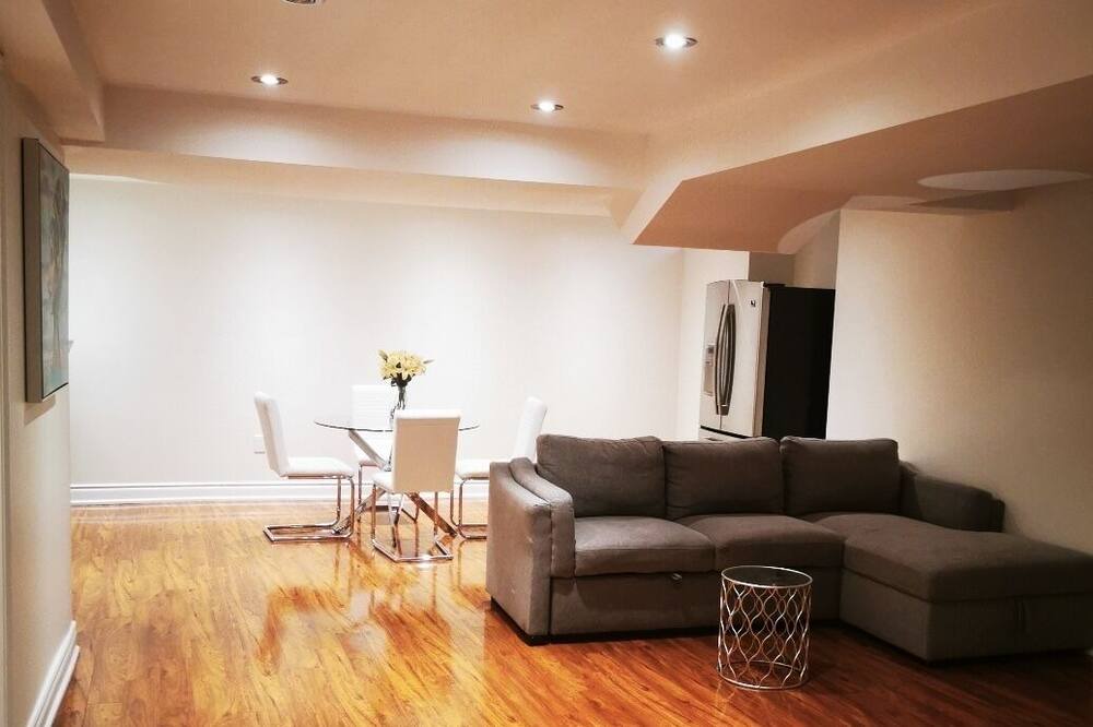 Photo of Livingroom in Richmond Hill