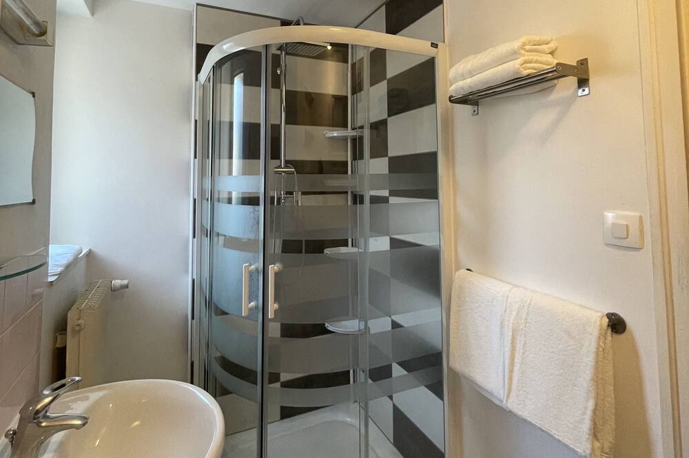 Photo of Bathroom in Bruyeres