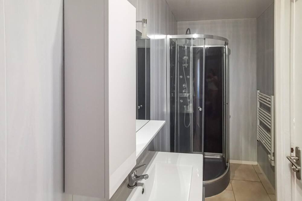 Photo of Bathroom in Saint-Julien-des-Landes