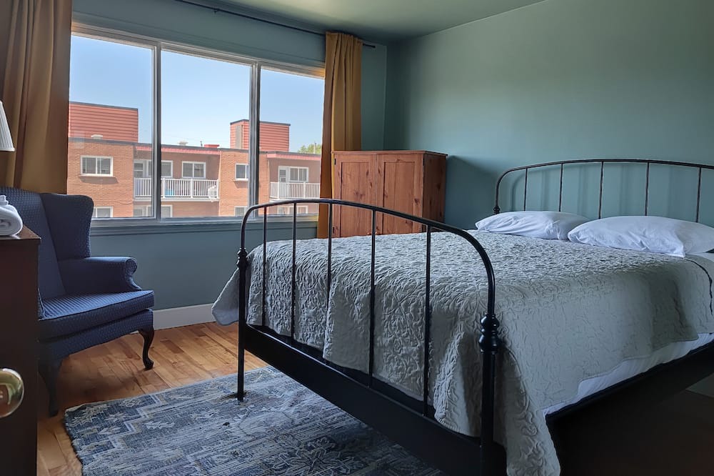 Photo of Bedroom in Laval-des-Rapides