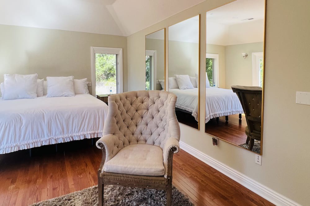 Photo of Bedroom in Saratoga