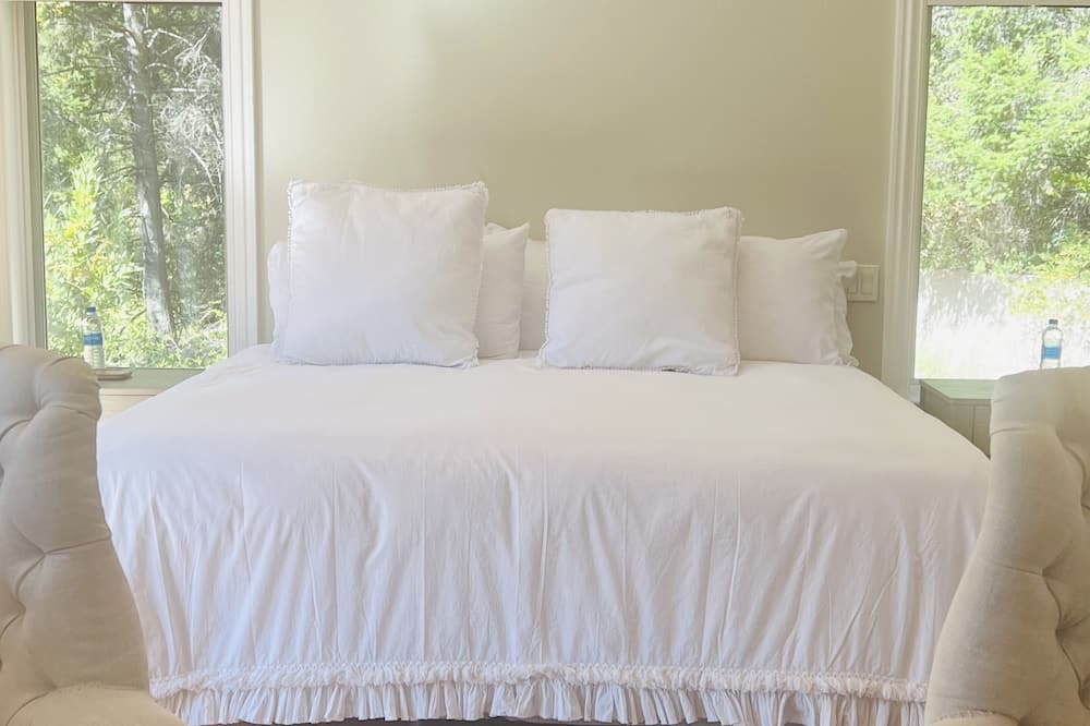 Photo of Bedroom in Saratoga