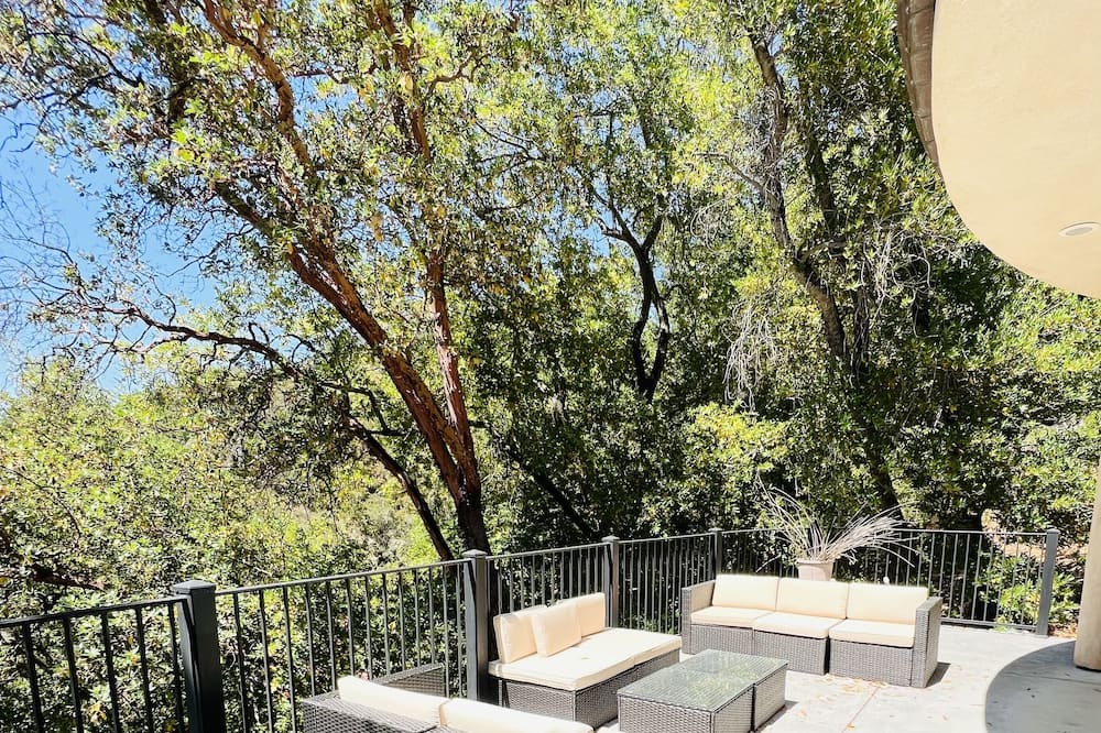 Photo of Patio Balcony in Saratoga