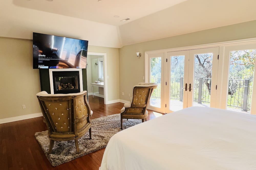 Photo of Bedroom in Saratoga