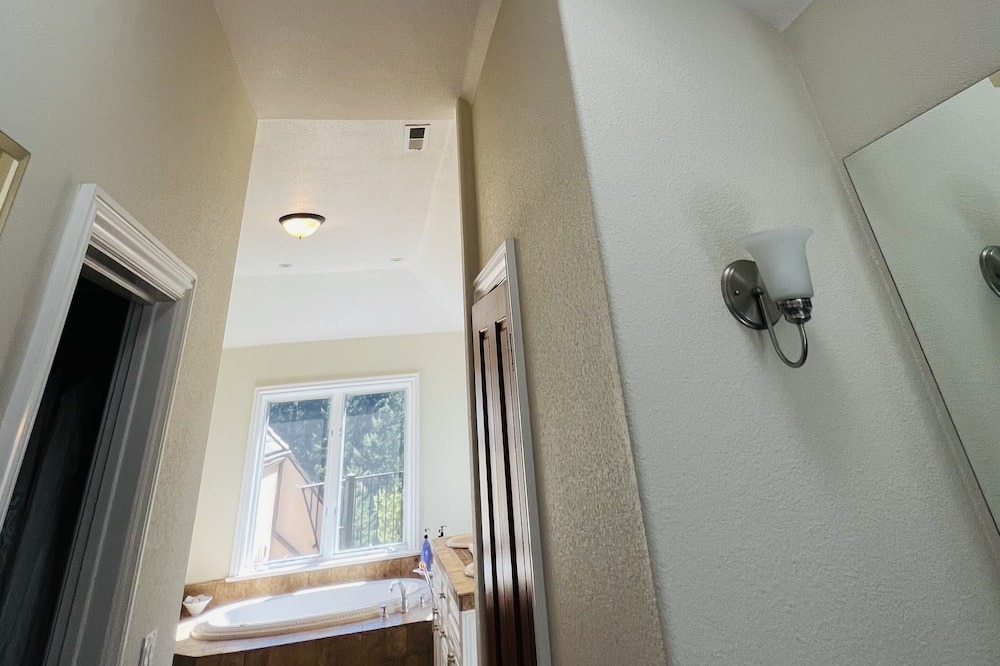 Photo of Bedroom in Saratoga