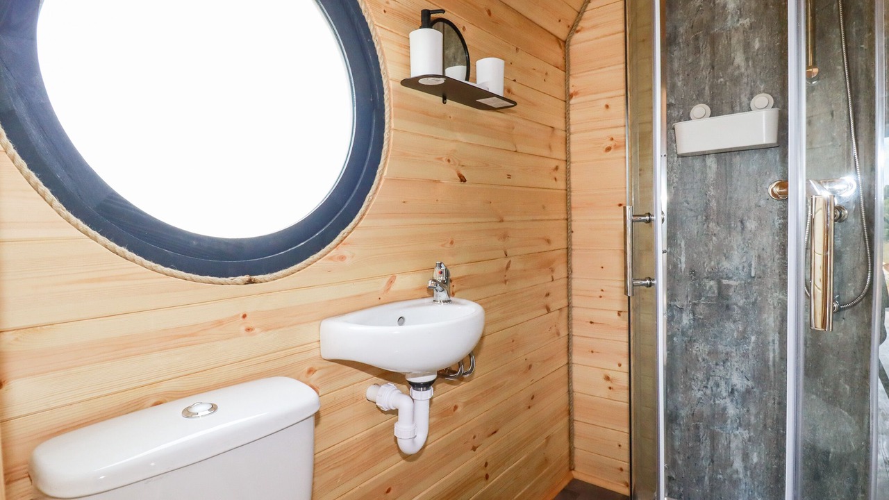 Photo of Others in Mabe