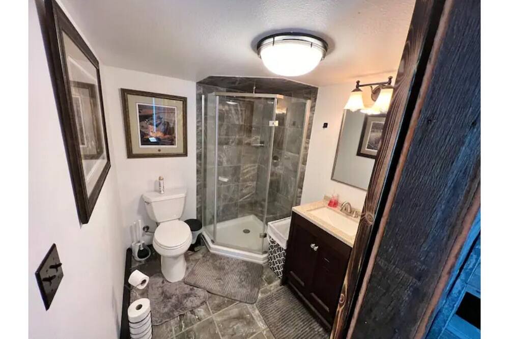 Photo of Bathroom in Edson