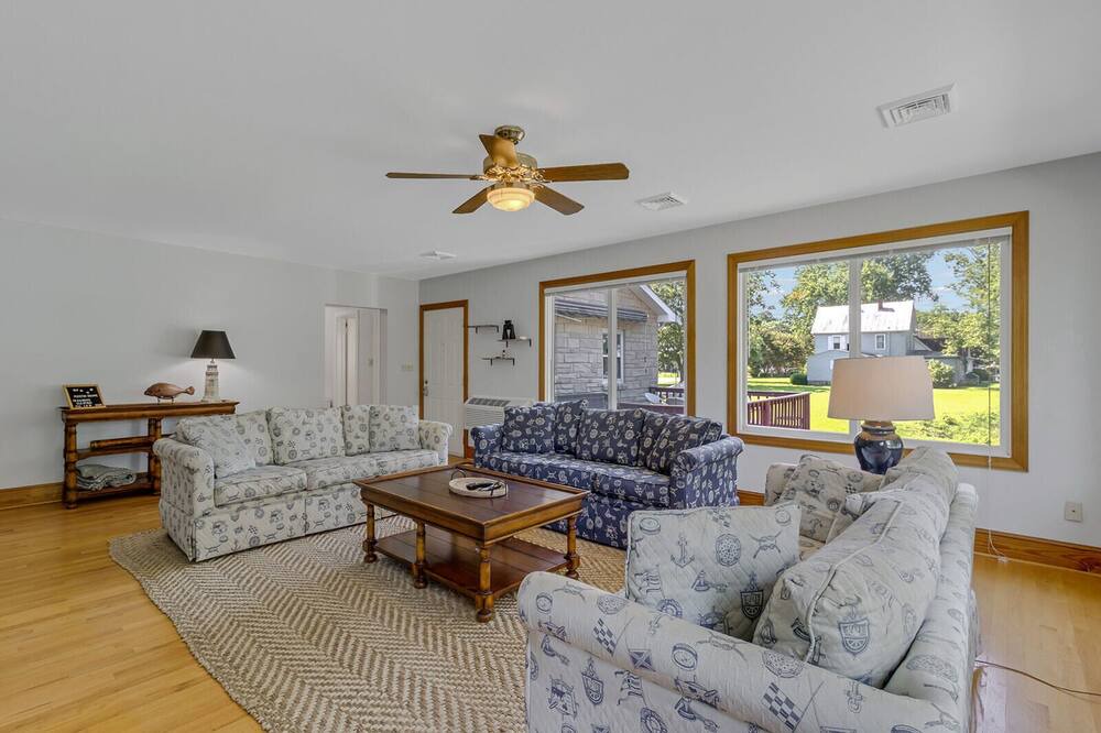 Photo of Livingroom in Reedville
