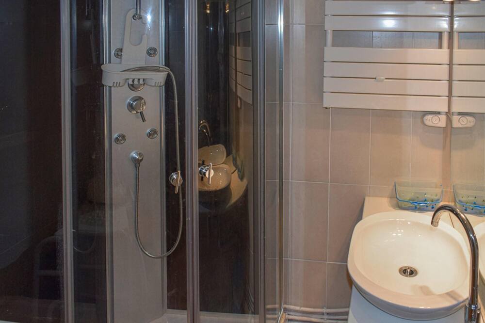 Photo of Bathroom in Channay-sur-Lathan