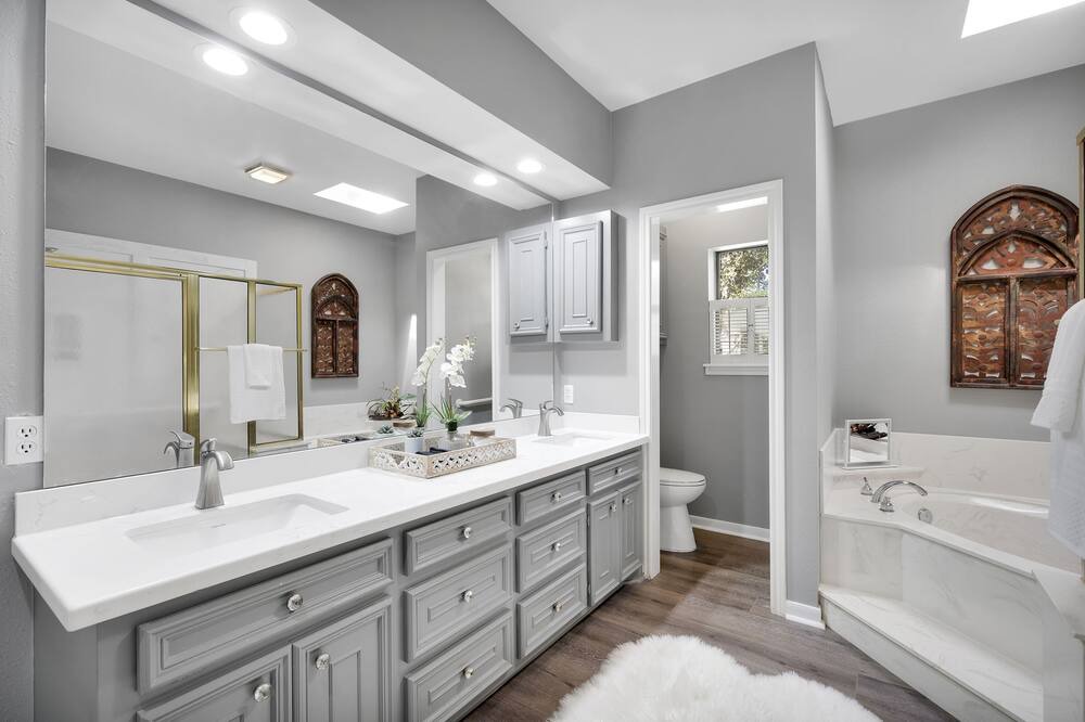Photo of Bathroom in Panorama Village