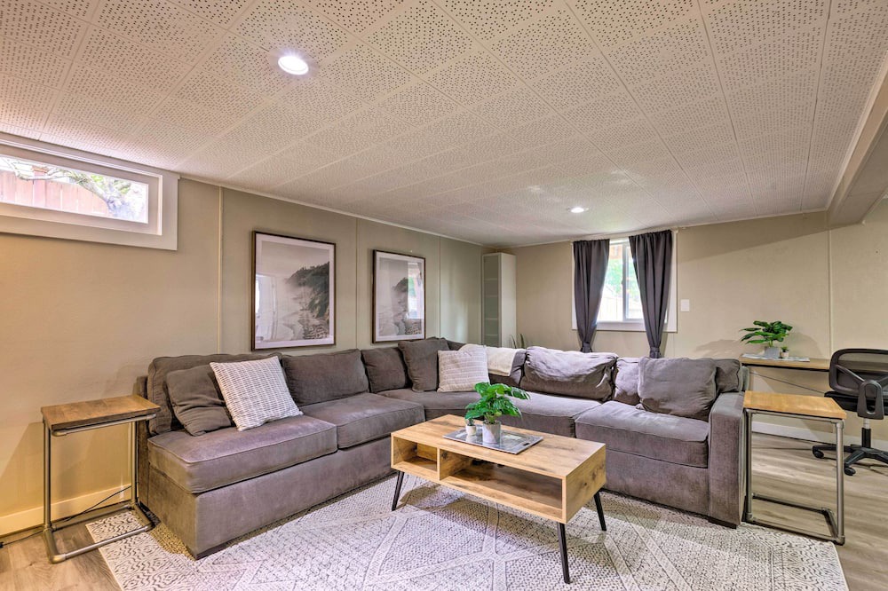 Photo of Livingroom in Roxhill