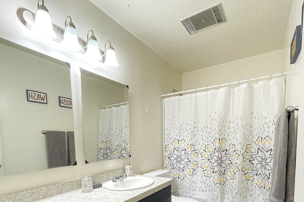 Photo of Bathroom in Portales