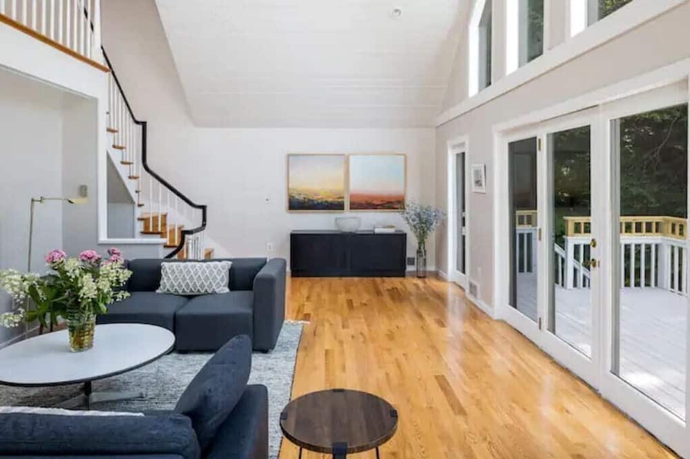 Photo of Livingroom in Hillsdale