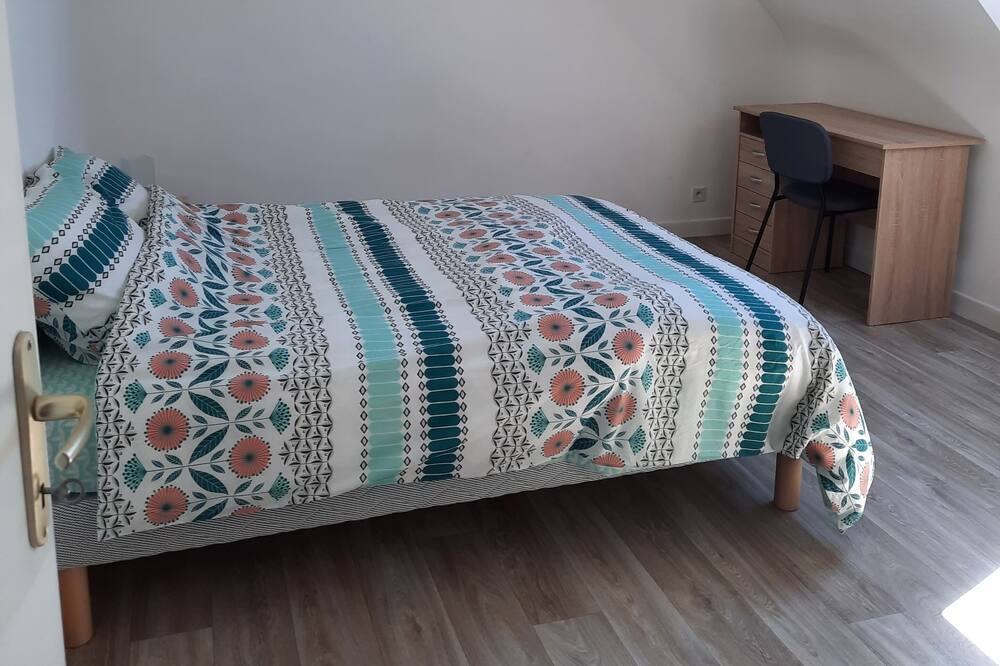 Photo of Bedroom in Roz-Landrieux