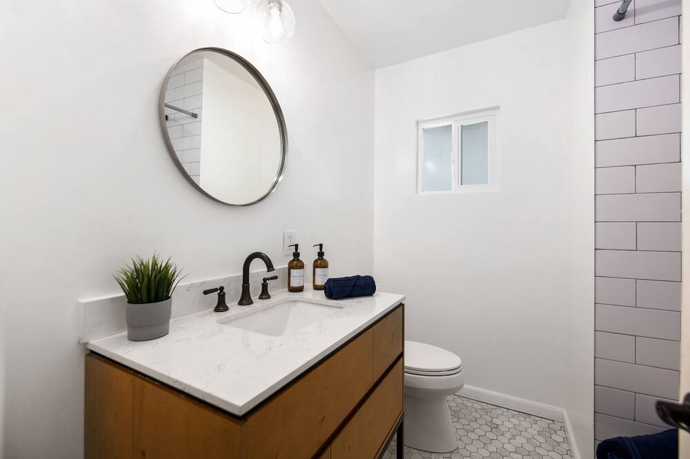 Photo of Bathroom in Corona