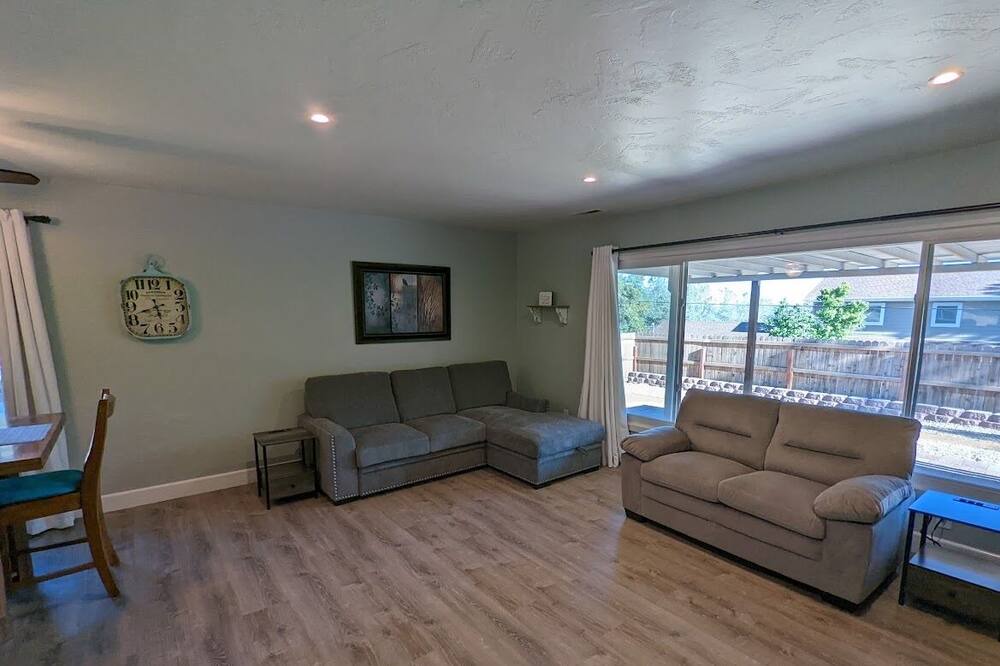 Photo of Livingroom in North Auburn