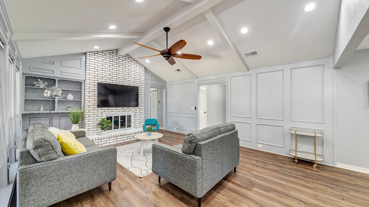 Photo of Livingroom in Northeast Carrollton