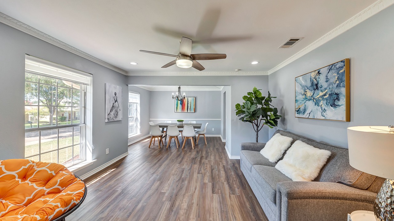 Photo of Livingroom in Northeast Carrollton
