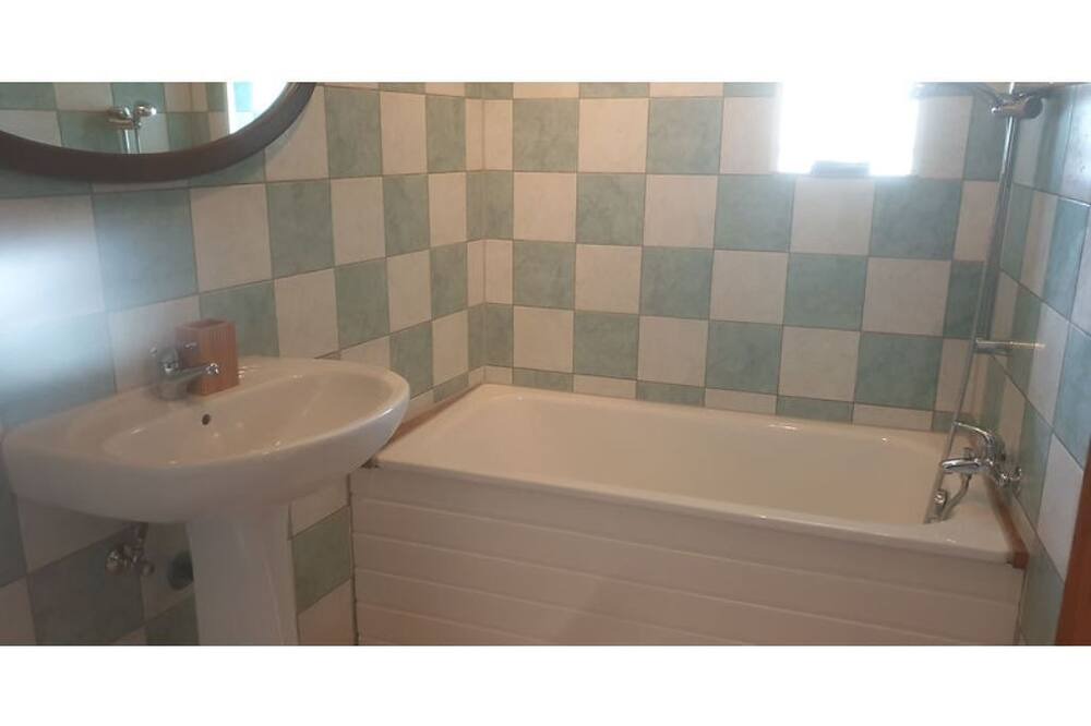 Photo of Bathroom in Yvre-le-Polin