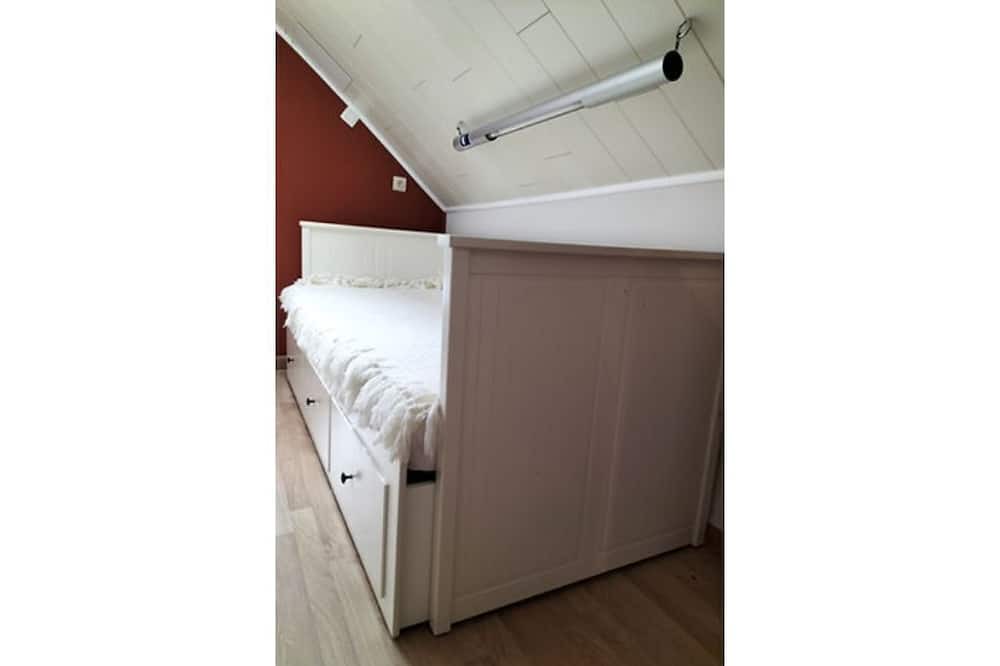 Photo of Bedroom in Yvre-le-Polin