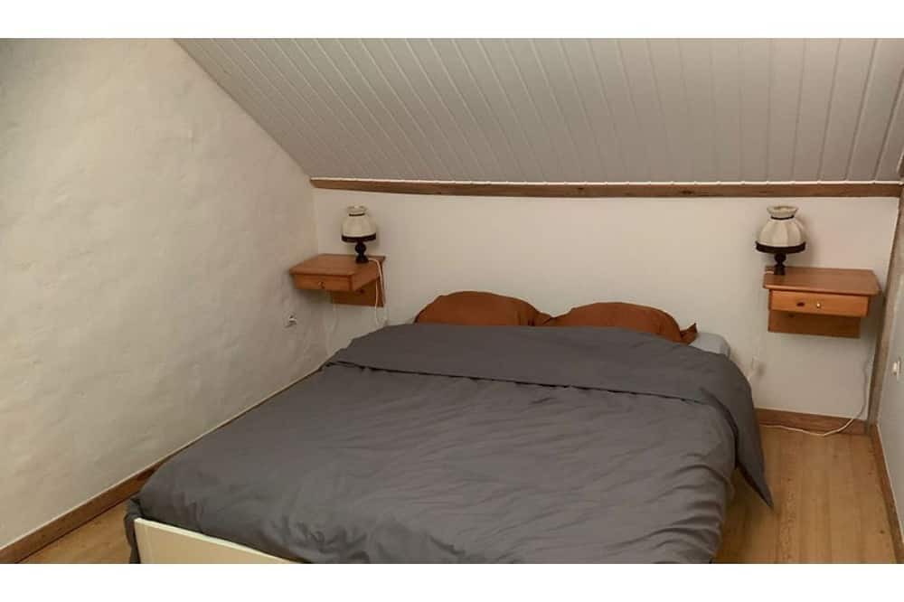 Photo of Bedroom in Yvre-le-Polin