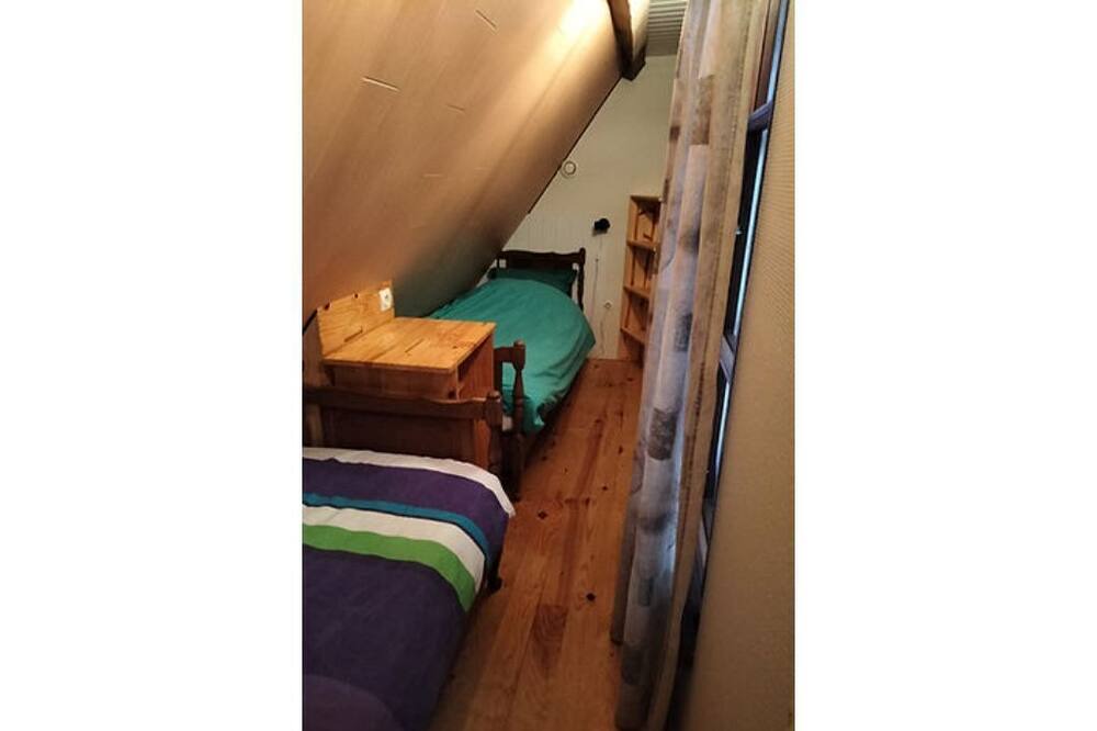 Photo of Bedroom in Yvre-le-Polin