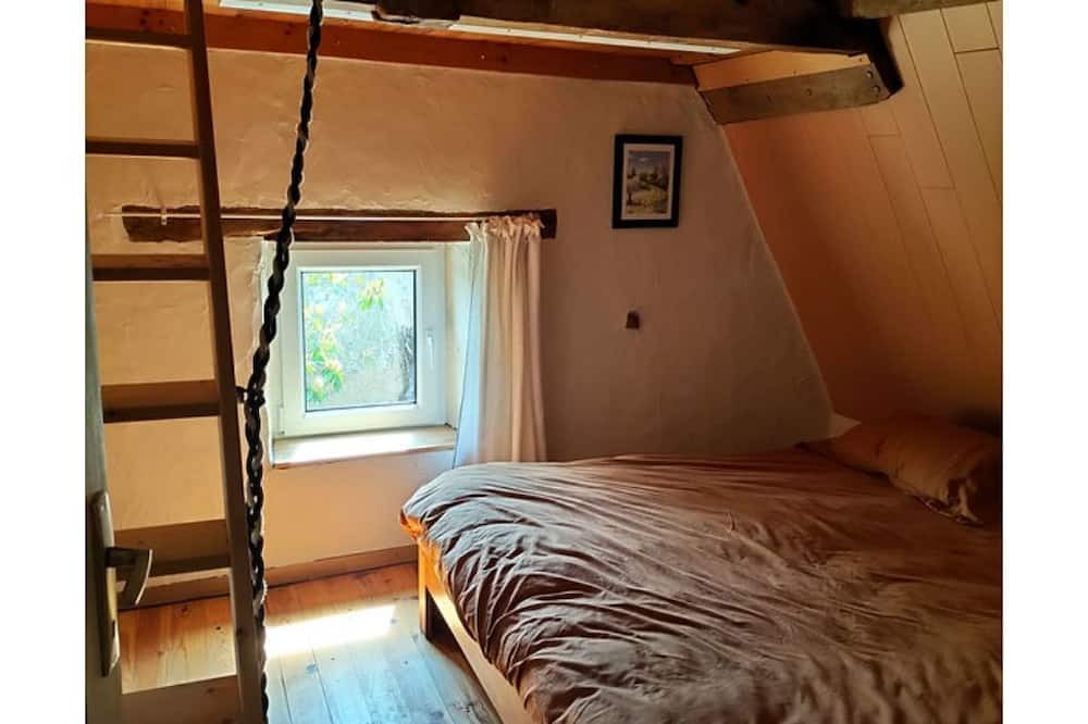 Photo of Bedroom in Yvre-le-Polin