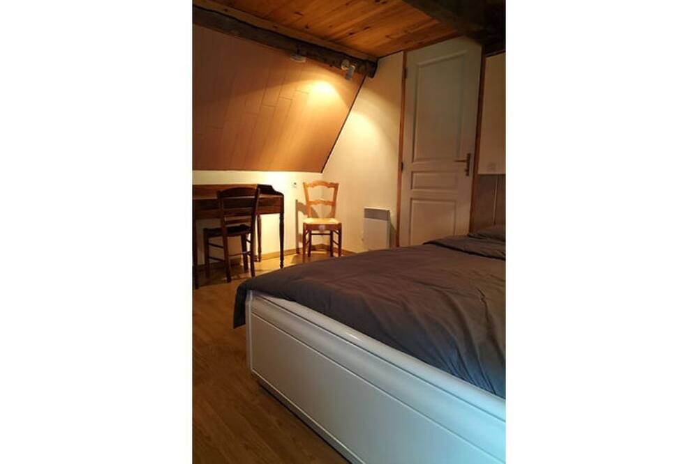 Photo of Bedroom in Yvre-le-Polin