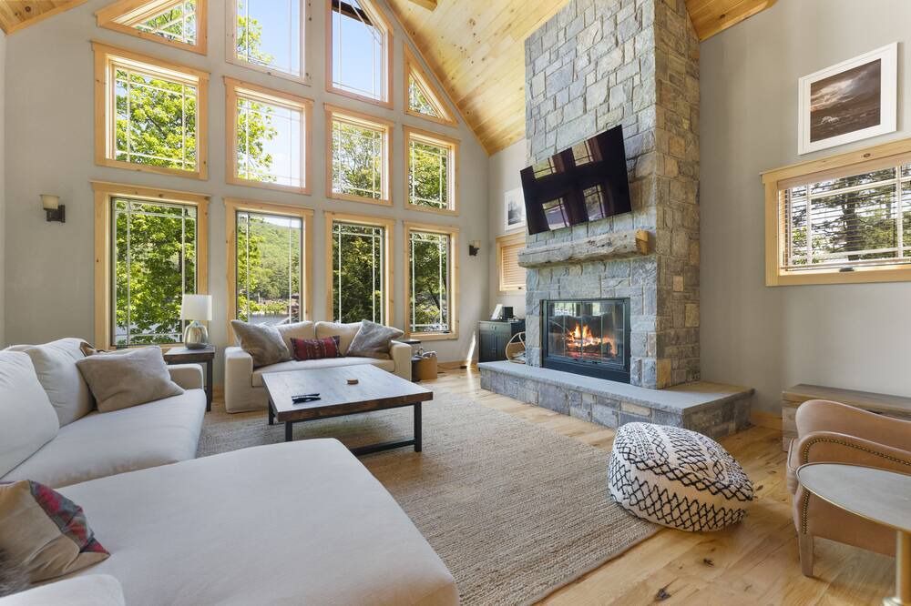 Photo of Livingroom in Lake George