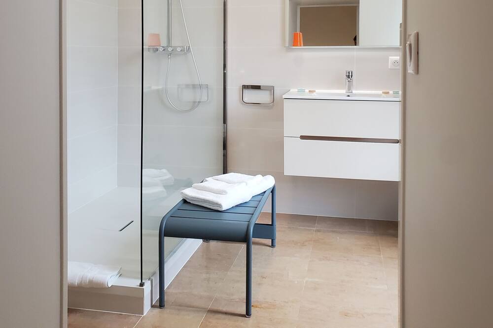 Photo of Bathroom in Cognac