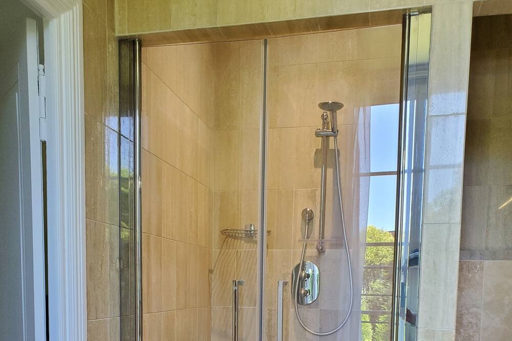 Photo of Bathroom in Cognac