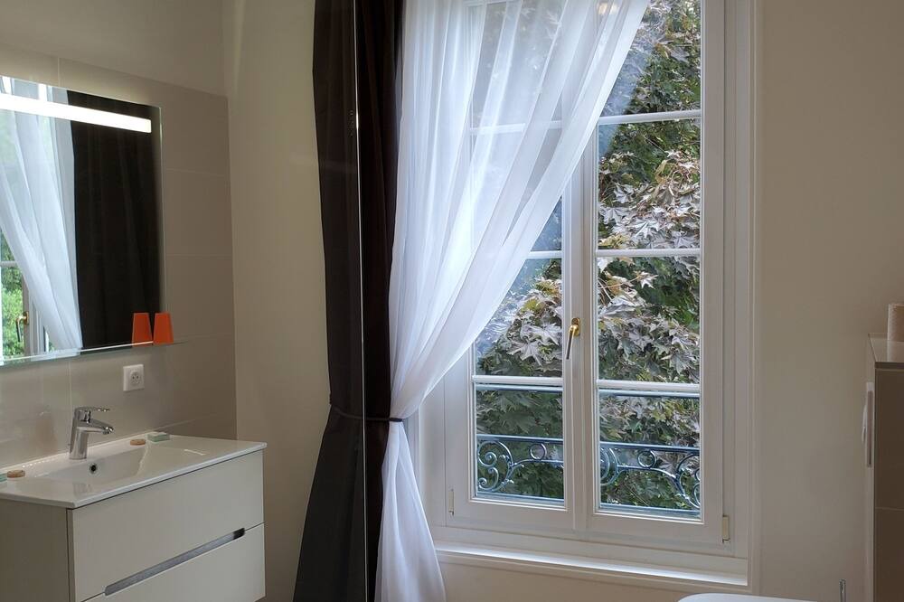 Photo of Bathroom in Cognac