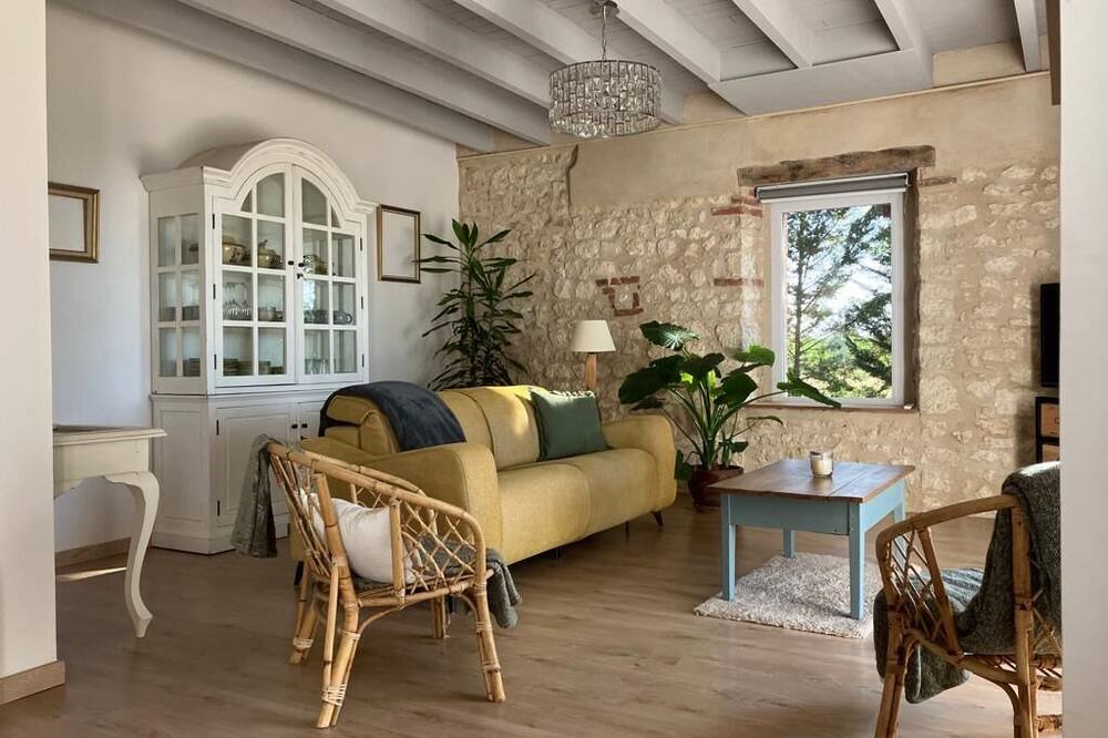 Photo of Livingroom in Frausseilles