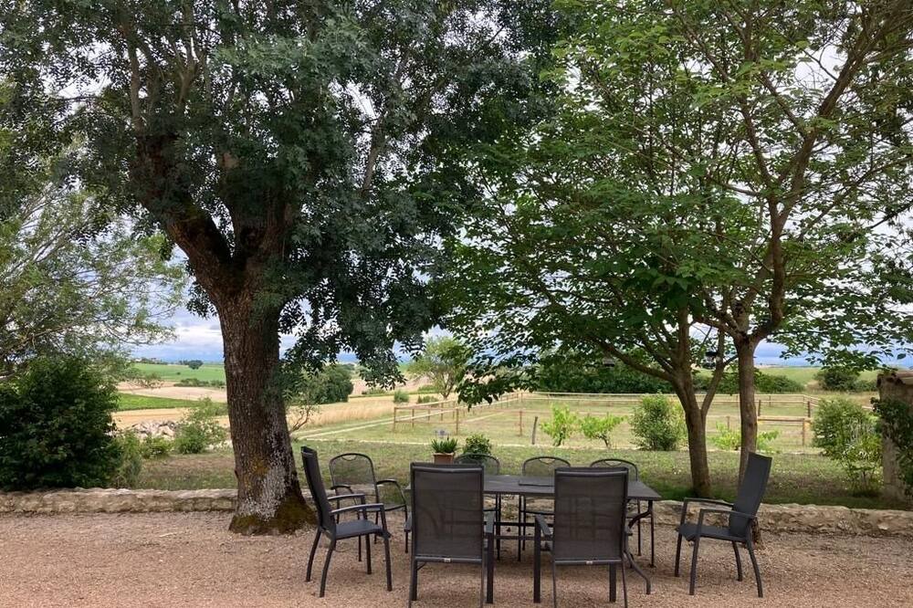 Photo of Outdoor in Frausseilles