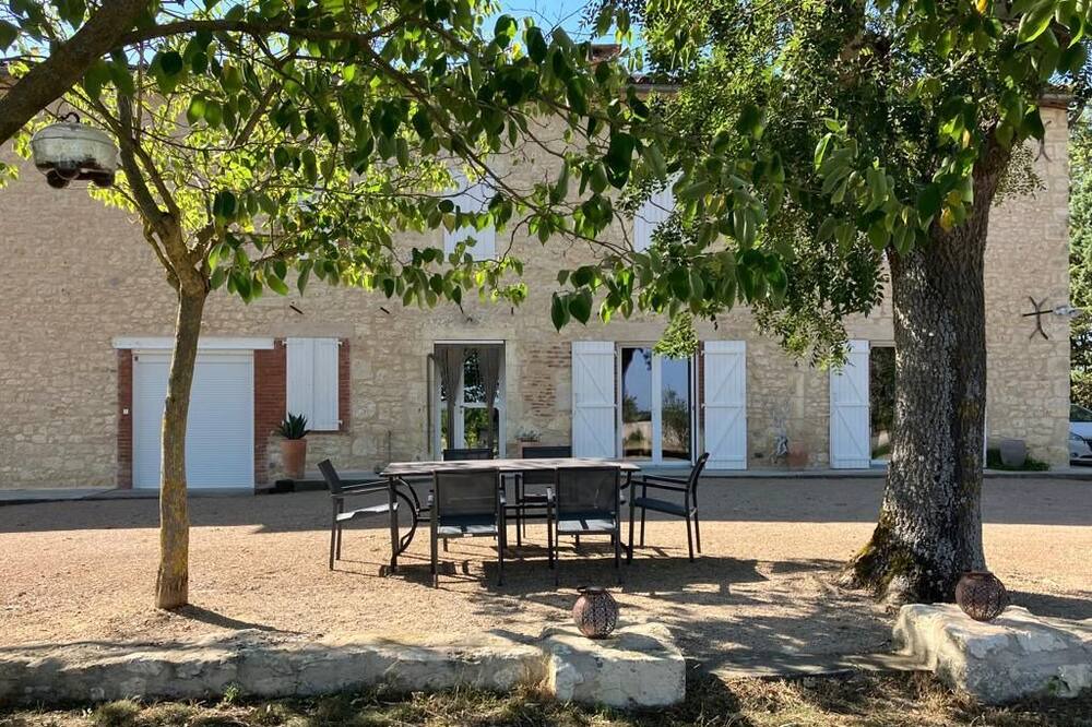 Photo of Outdoor in Frausseilles