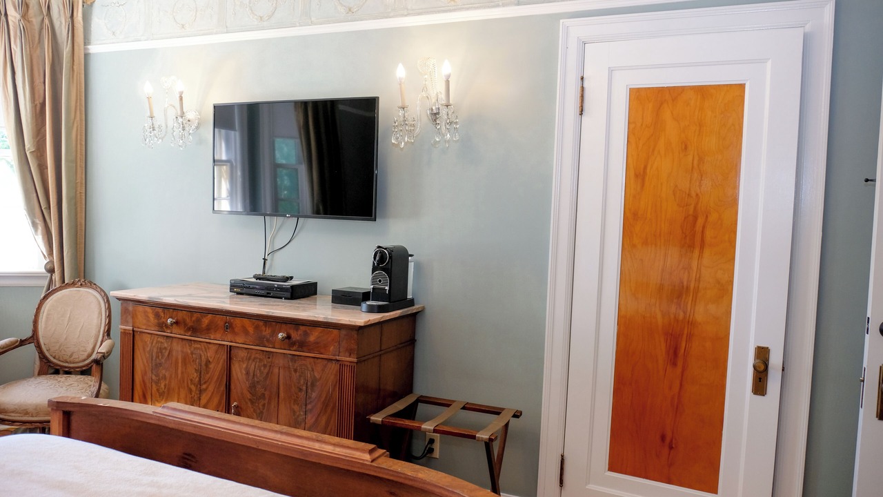 Photo of Bedroom in Montebello