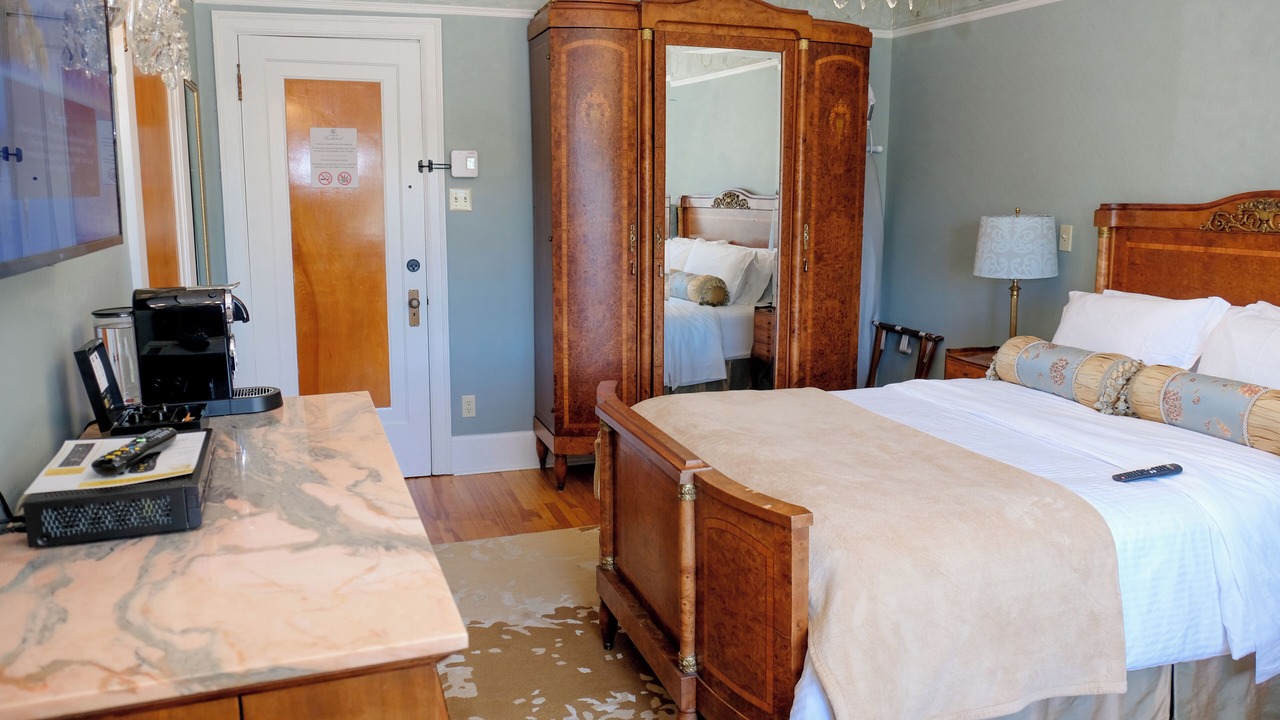 Photo of Bedroom in Montebello