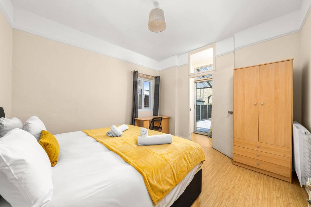 Photo of Others in Bowes