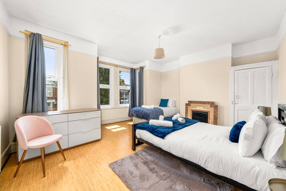 Photo of Others in Bowes