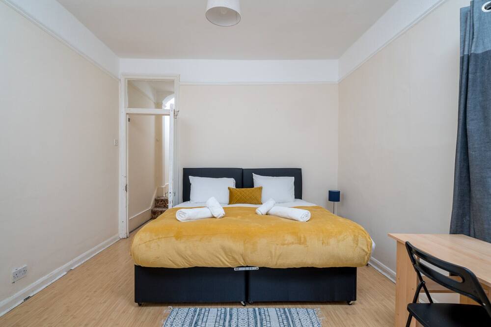 Photo of Others in Bowes